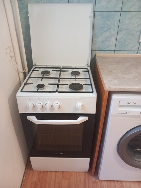Aragaz Arctic AGM5500F,Gaz,4 Arzatoare si Hota Whirlpool AKR 428 WH 1 Motor